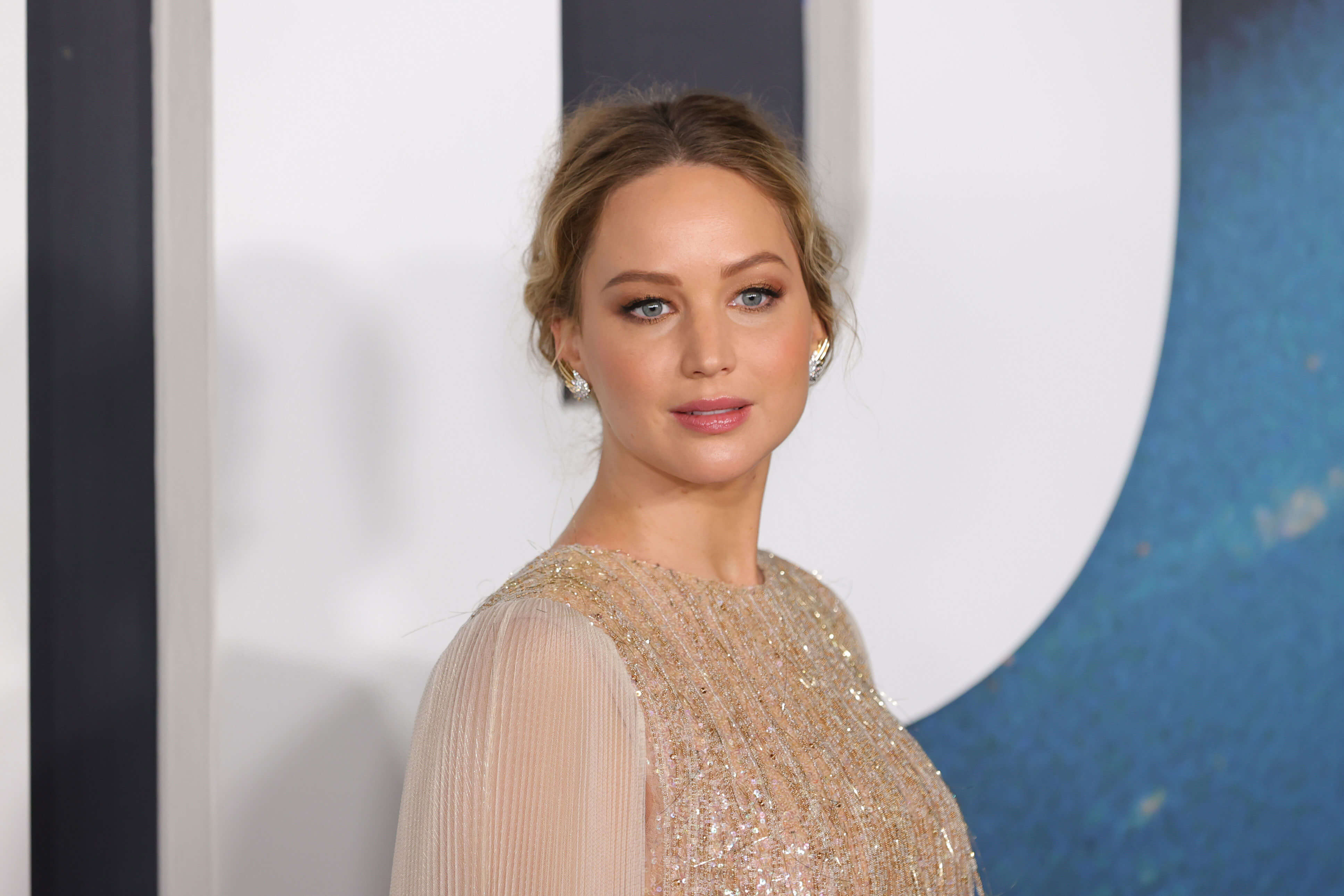 How tall is Jennifer Lawrence Real Age, Weight, Height in feet